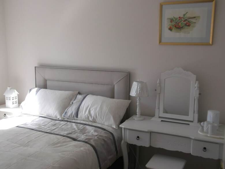 Bed & Breakfast The Den