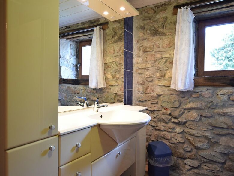 Quaint Cottage In Petite Langlire With Jacuzzi