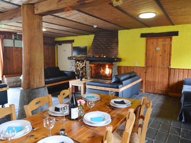 Quaint Cottage In Petite Langlire With Jacuzzi
