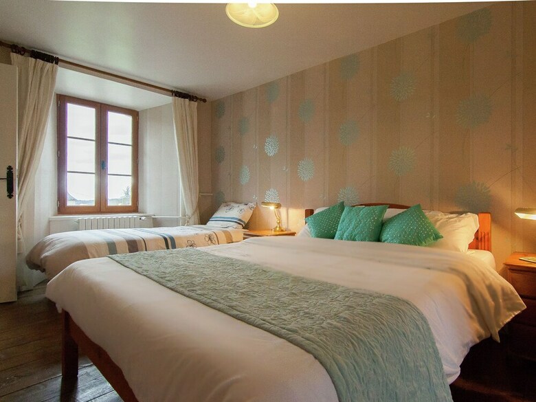 Cosy Villa In Roche-le-peyroux With Swimming Pool
