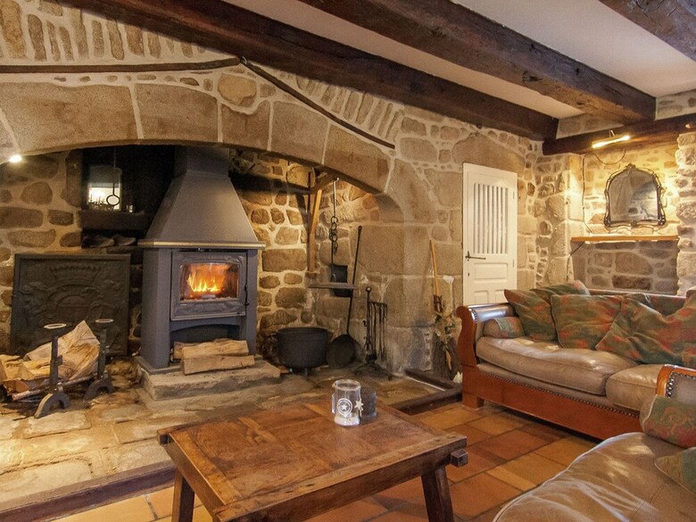 Cosy Villa In Roche-le-peyroux With Swimming Pool