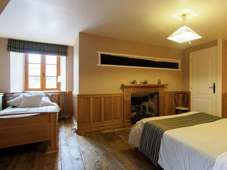 Cosy Villa In Roche-le-peyroux With Swimming Pool