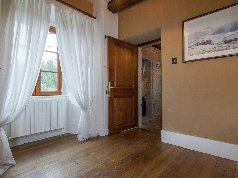 Cosy Villa In Roche-le-peyroux With Swimming Pool