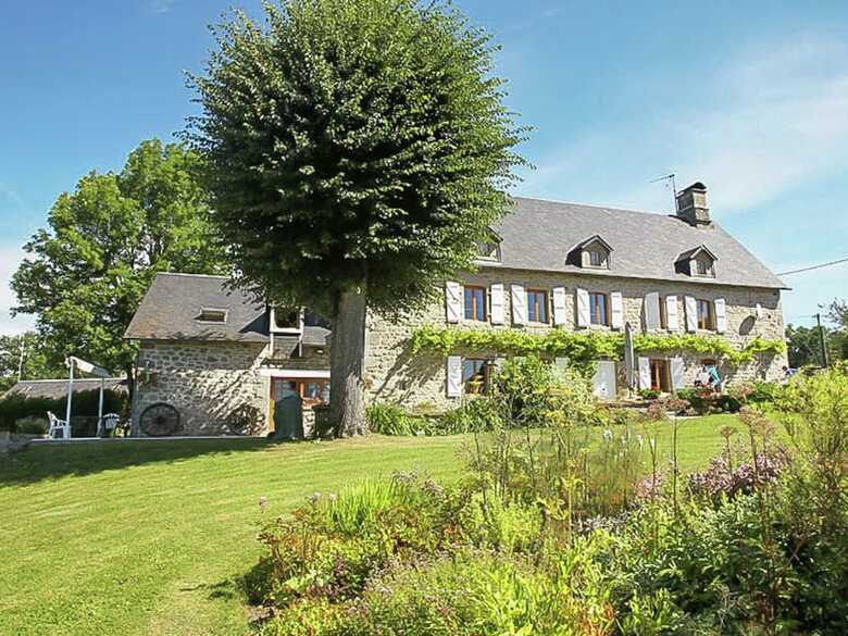 Cosy Villa In Roche-le-peyroux With Swimming Pool