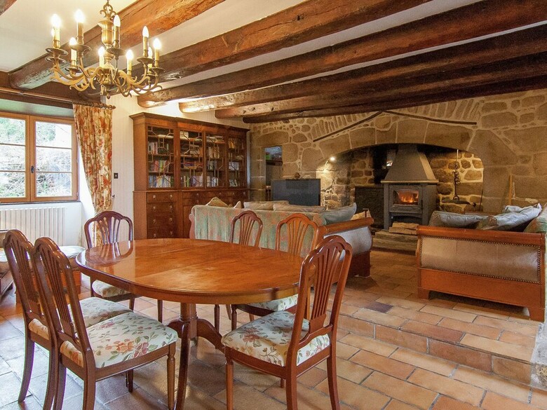Cosy Villa In Roche-le-peyroux With Swimming Pool