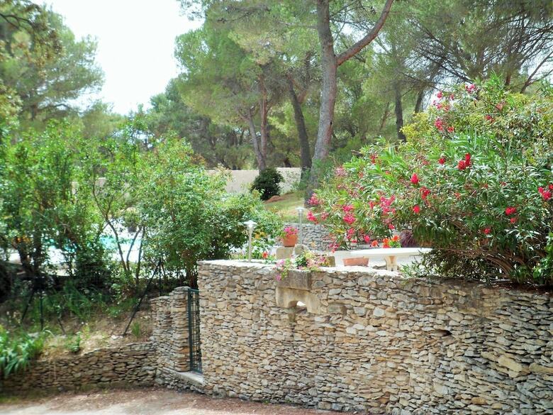 Lush Villa In Beaucaire With Swimming Pool