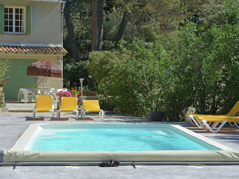 Lush Villa In Beaucaire With Swimming Pool