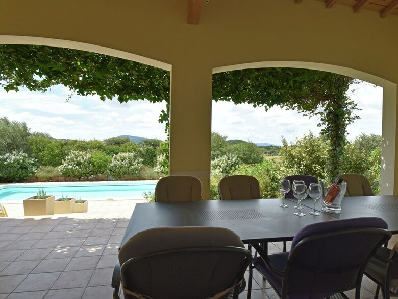 Charming Villa In Escales With Jacuzzi