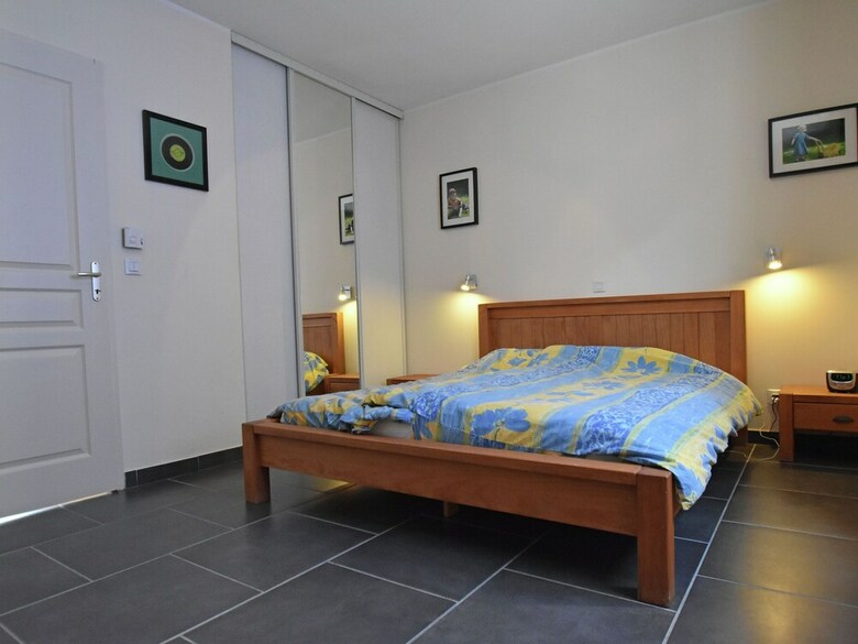 Charming Villa In Escales With Jacuzzi