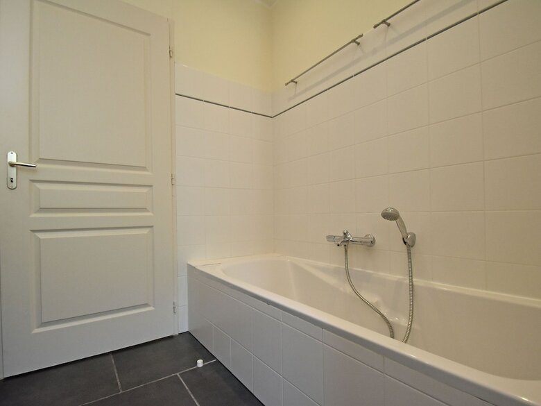Charming Villa In Escales With Jacuzzi