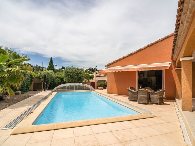 Quaint Villa In Aigues-vives With Private Pool