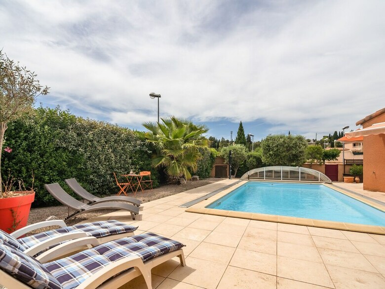 Quaint Villa In Aigues-vives With Private Pool