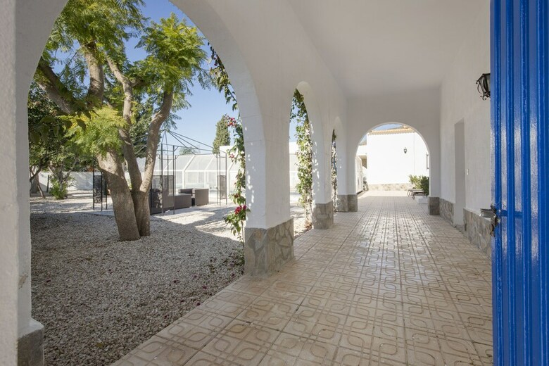 Impeccable 6-bed Villa