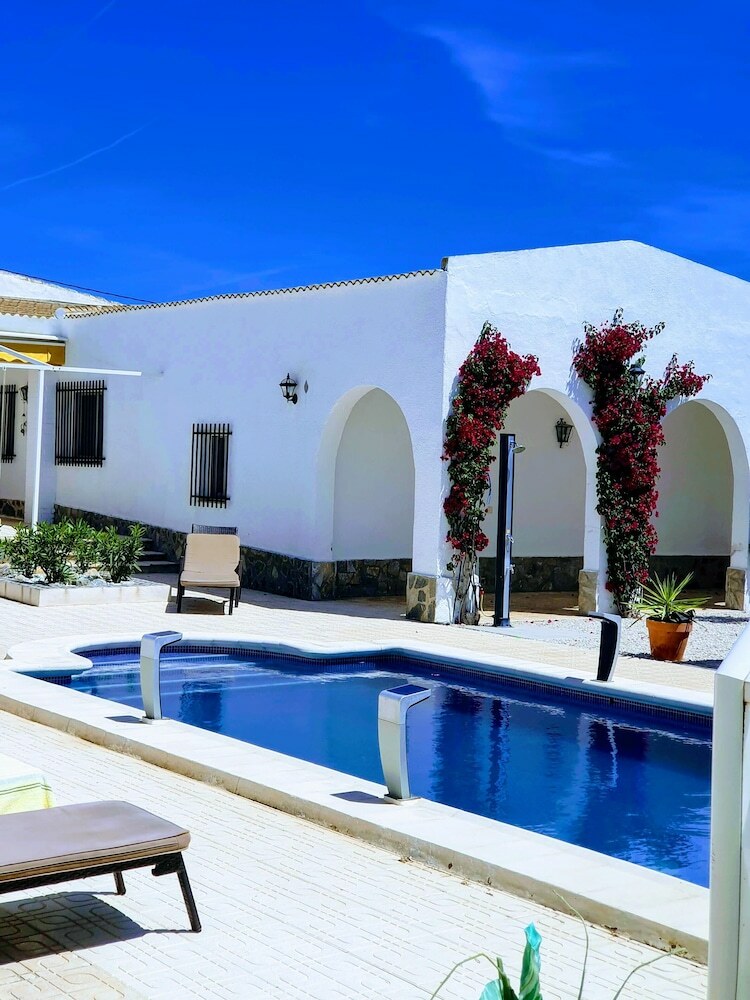 Impeccable 6-bed Villa