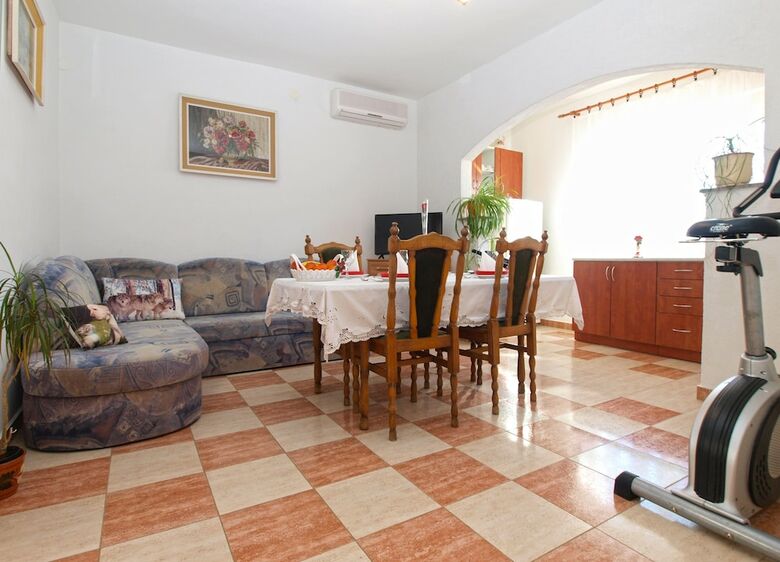 Apartment 1789