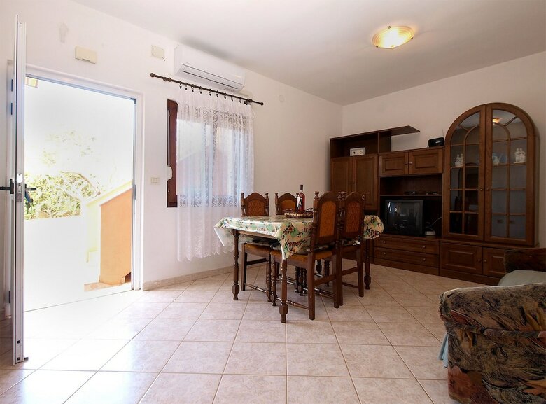 Apartment 1858