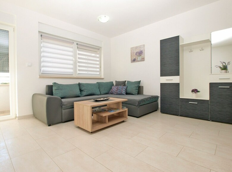 Apartment 1819