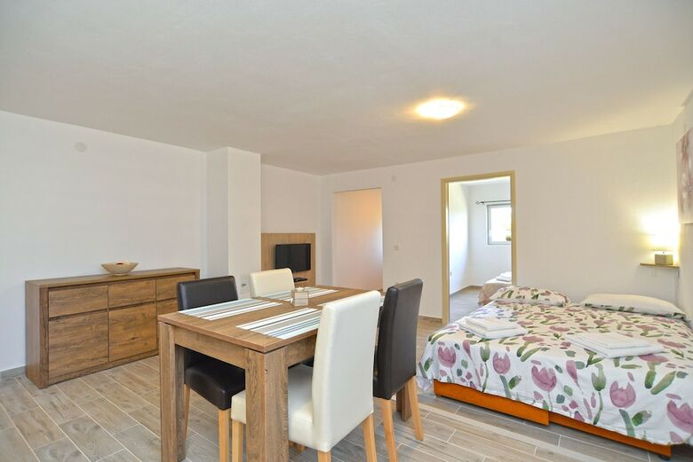Apartment 1890