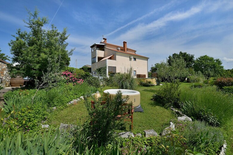 Villa Apartment 1877