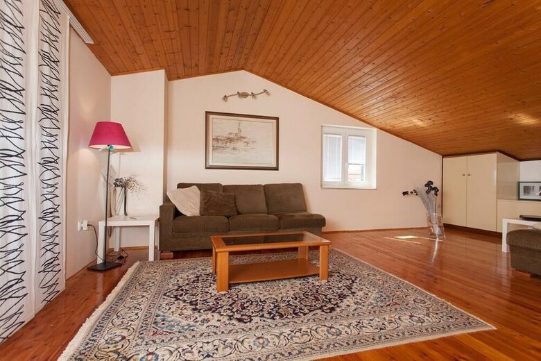Apartment 1893