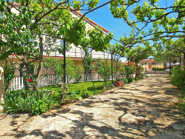 Apartment 1954
