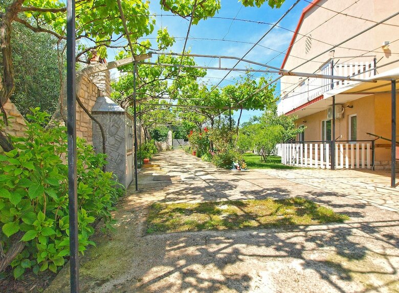 Apartment 1954