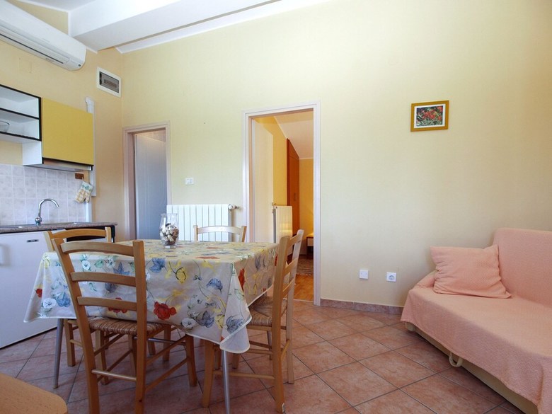 Apartment 1895