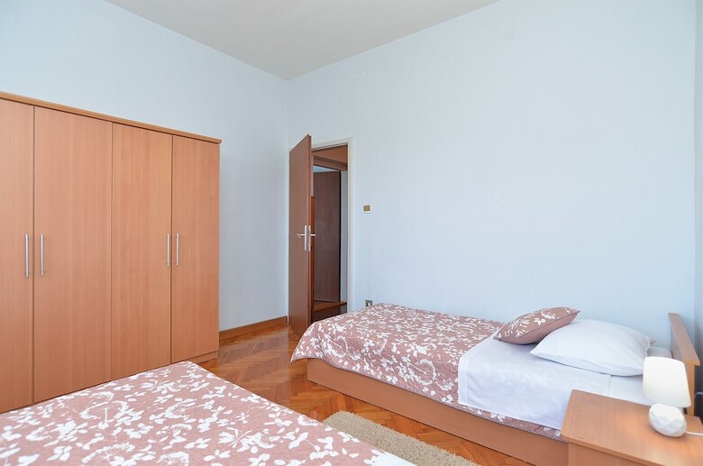 Apartment 1947