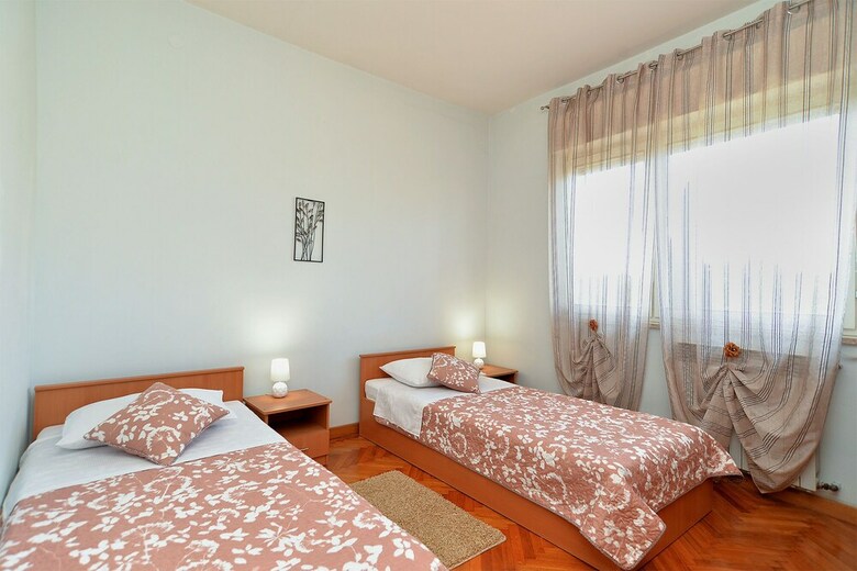 Apartment 1947