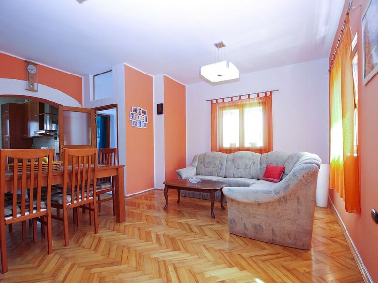 Apartment 1875