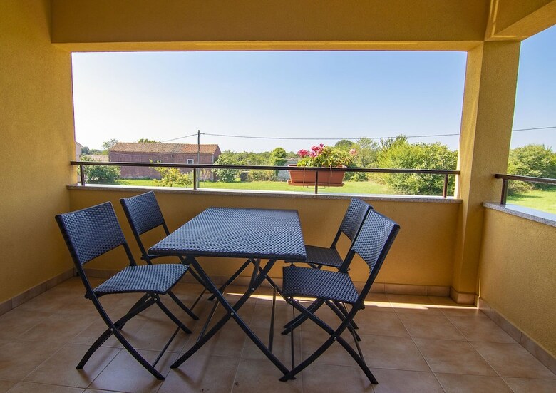 Villa Apartment 1984