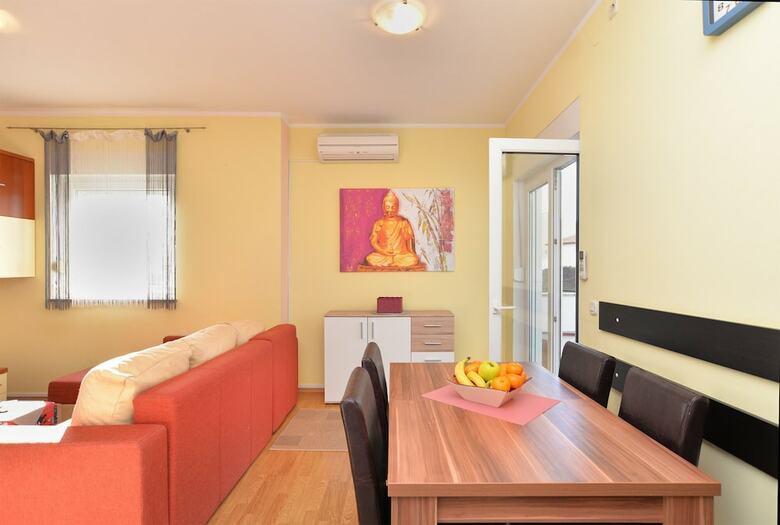 Apartment 1982
