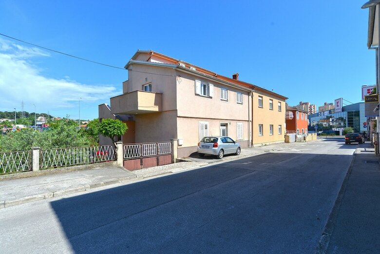 Apartment 1873