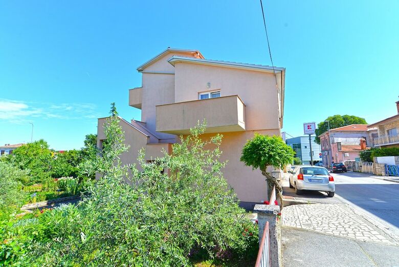 Apartment 1873