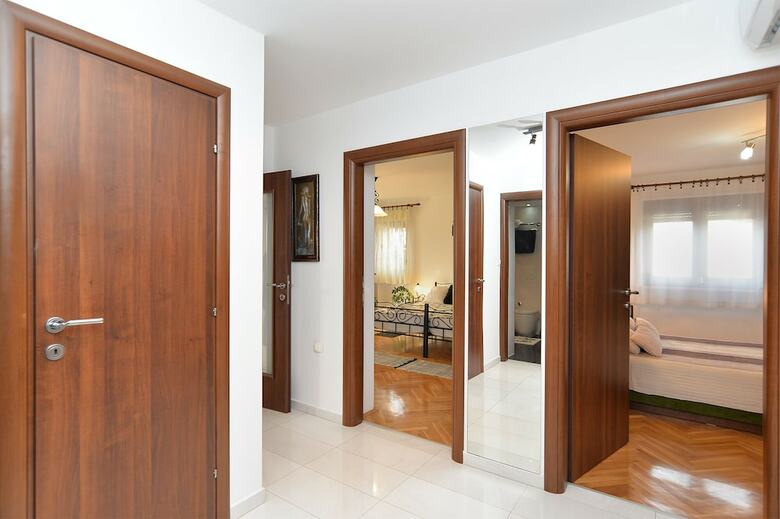 Apartment 1986