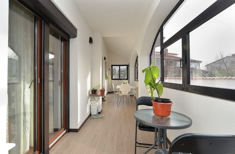 Apartment 1986