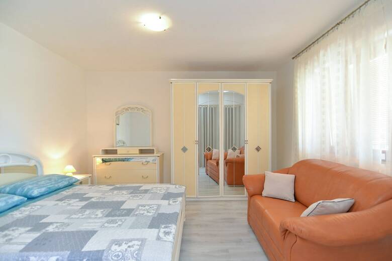 Apartment 1899