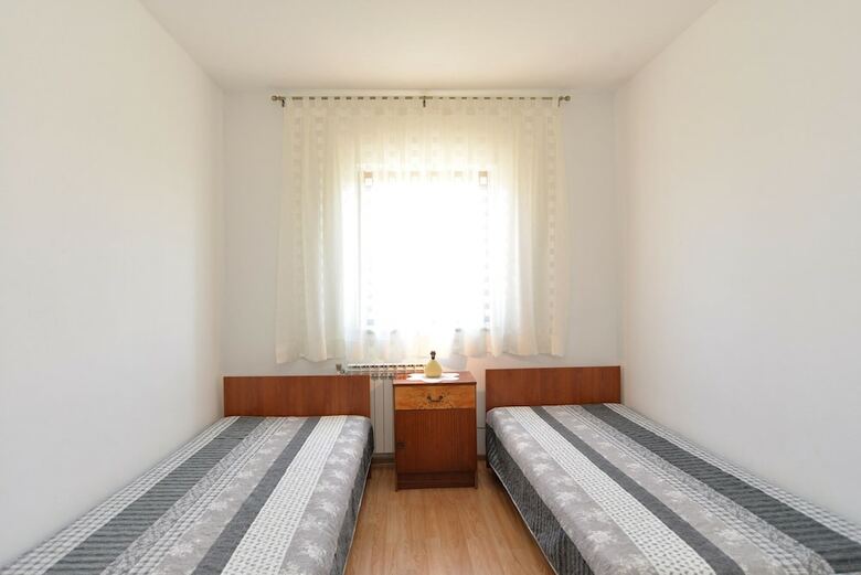 Apartment 1899