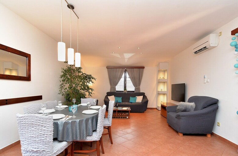 Apartment 1933