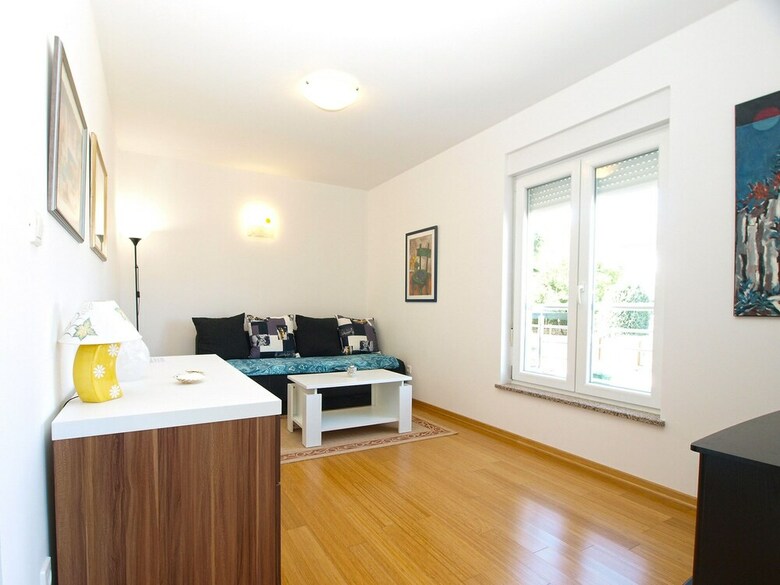 Apartment 1932