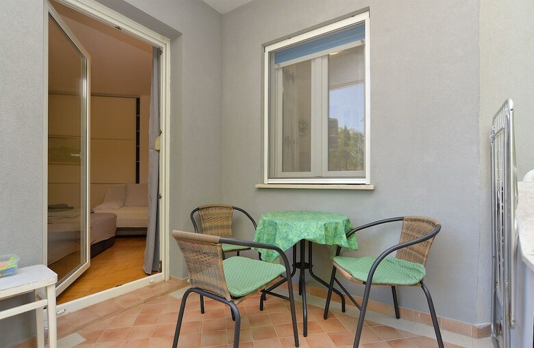 Apartment 1910