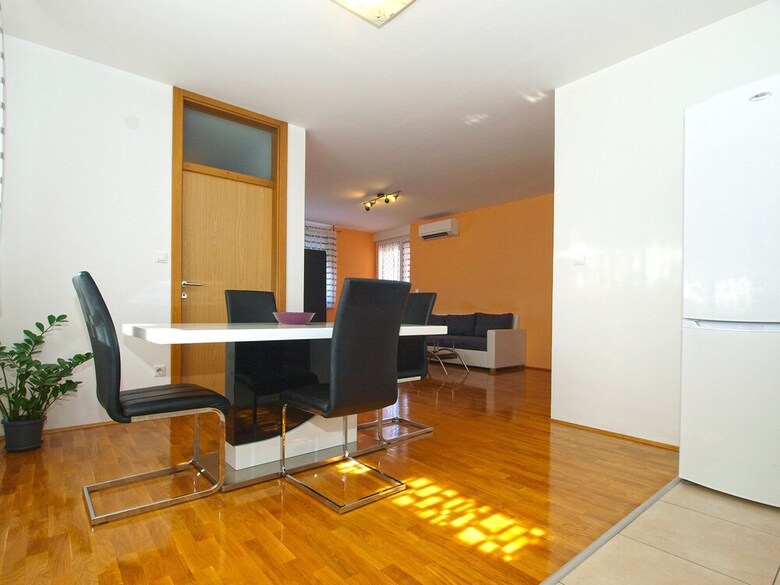 Apartment 1920