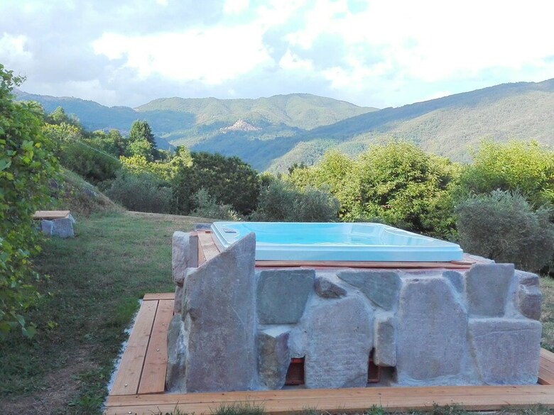 Beautiful Cottage In Pescia With Jacuzzi