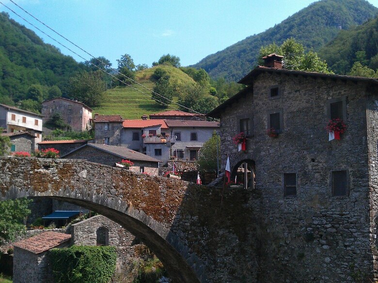 Beautiful Cottage In Pescia With Jacuzzi
