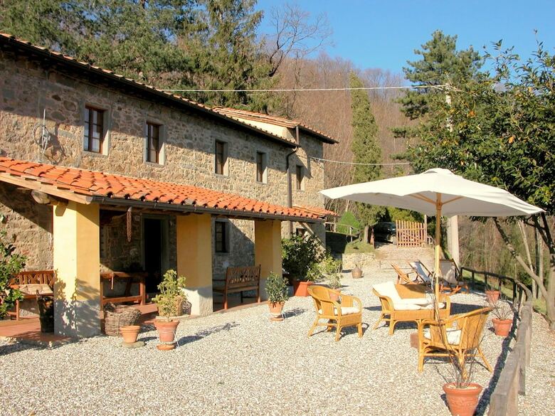 Beautiful Cottage In Pescia With Jacuzzi