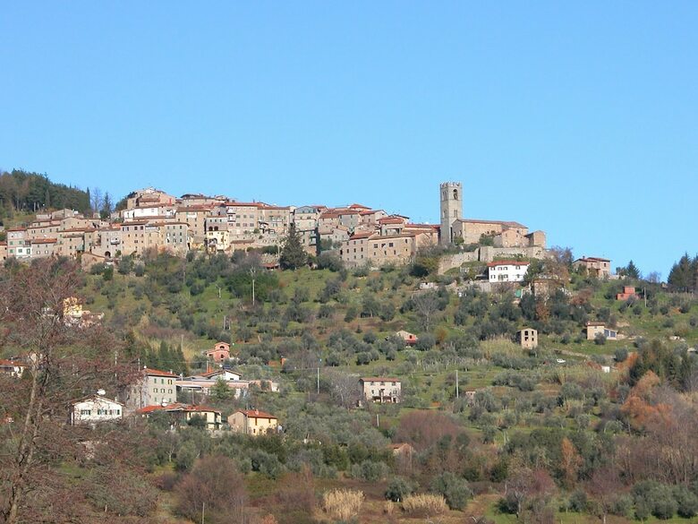 Beautiful Cottage In Pescia With Jacuzzi