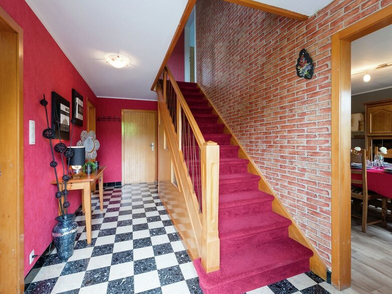 Lovely, Detached House