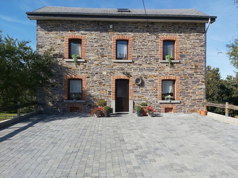 Luring Holiday Home In Lierneux With Garden