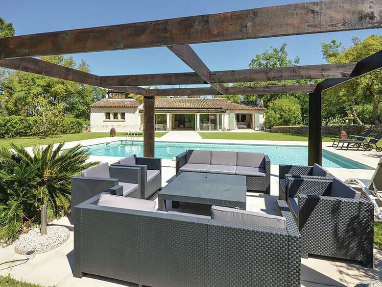 Top! Villa With Heated Jacuzzi, Private Pool, Large Lawn And Outdoor Kitchen