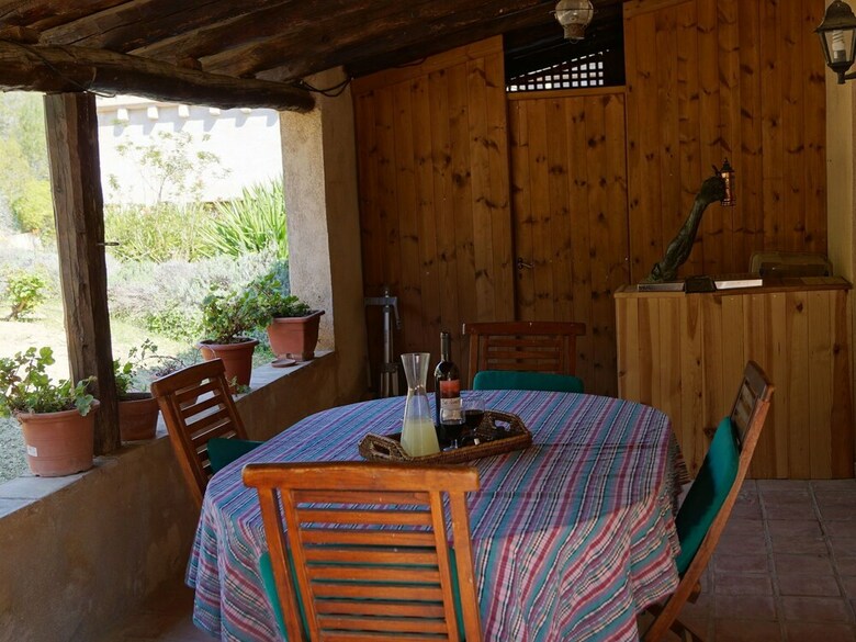 Comfortable Cottage In Renau Costa Dorada With Roofed Patio